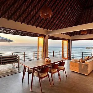 Bingin High Tide , Uluwatu (Bali) Indonesia